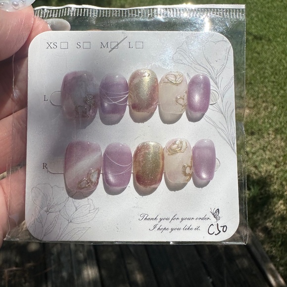 Press on nails - Picture 1 of 1